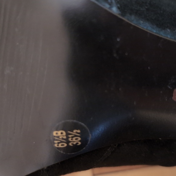 Bcbg size 6.5 B black suede heels with detail front open toe - Picture 8 of 10